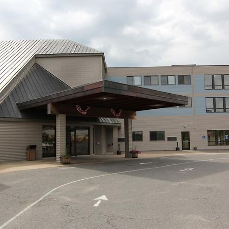 Baraga Lakeside Inn Экстерьер фото