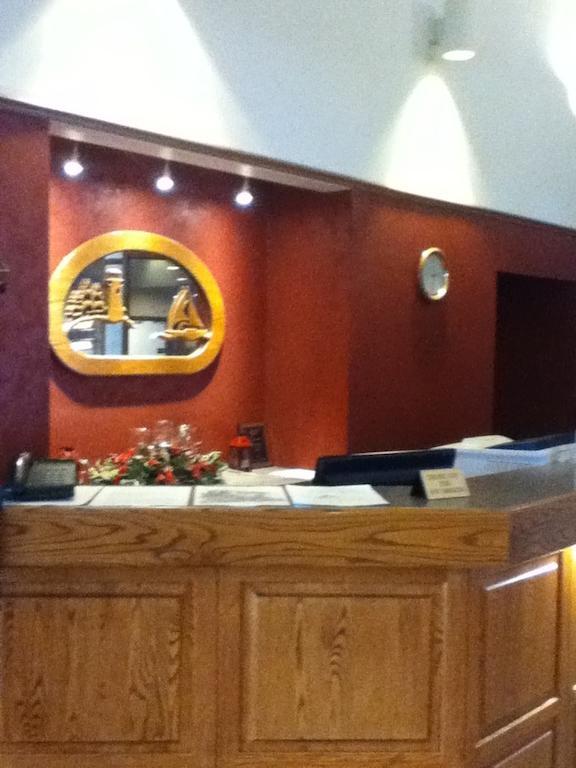 Baraga Lakeside Inn Экстерьер фото