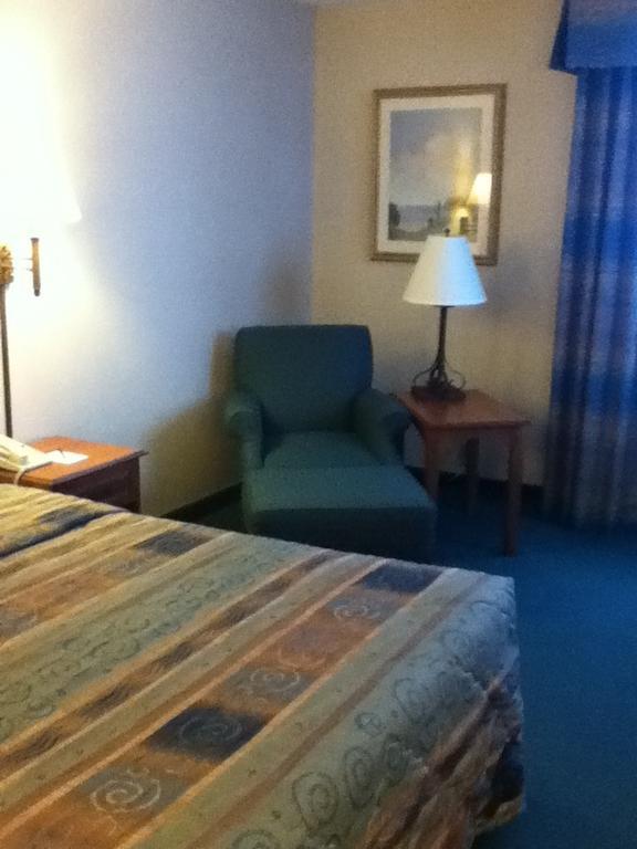 Baraga Lakeside Inn Экстерьер фото
