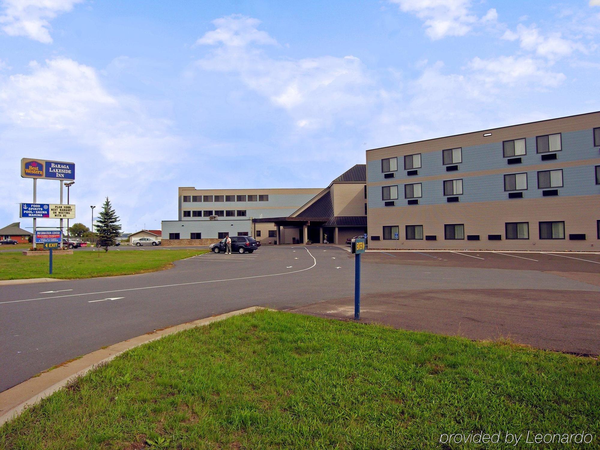 Baraga Lakeside Inn Экстерьер фото