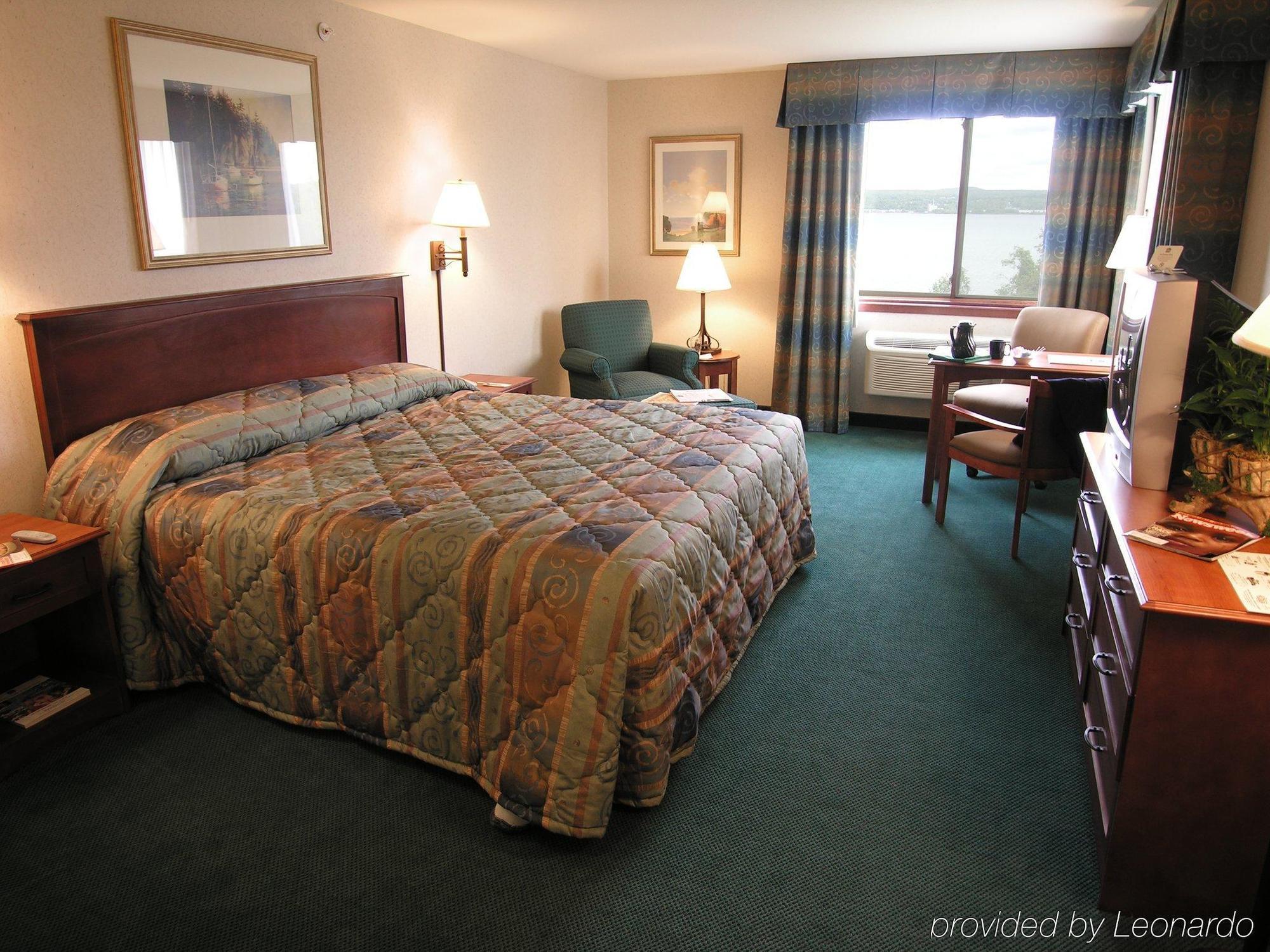 Baraga Lakeside Inn Номер фото