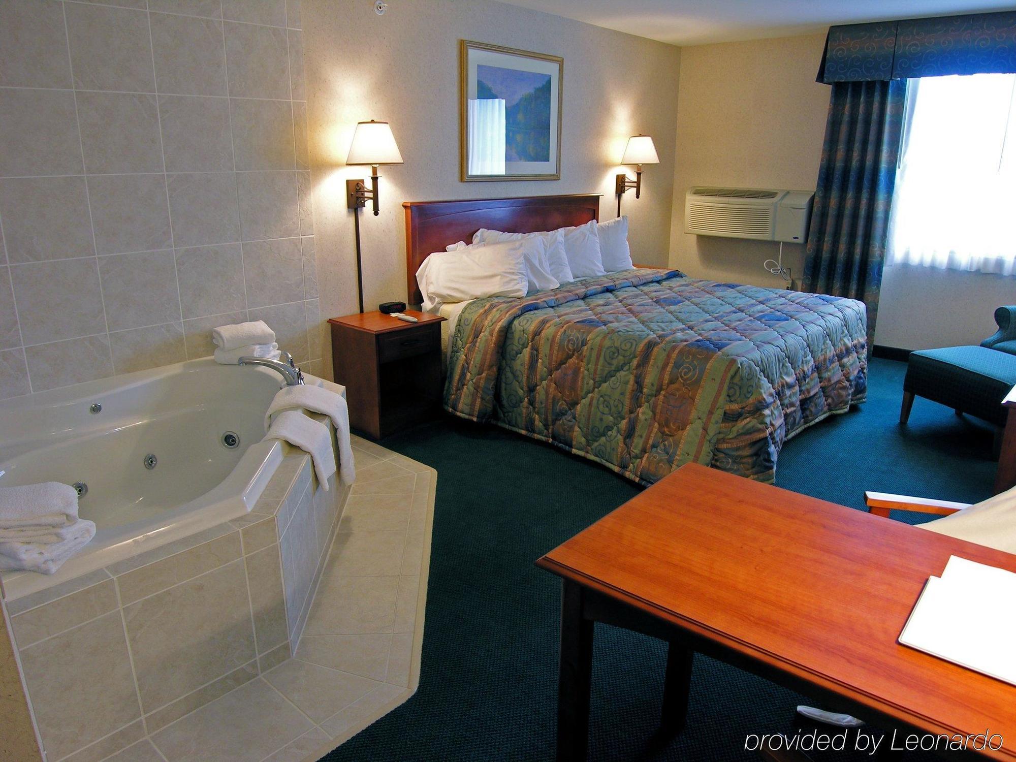 Baraga Lakeside Inn Номер фото