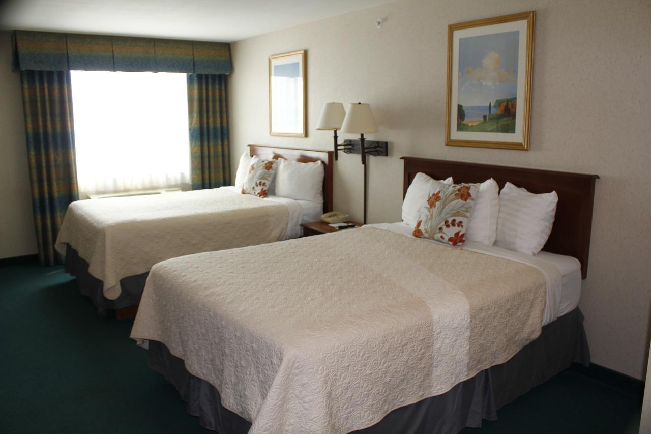 Baraga Lakeside Inn Экстерьер фото