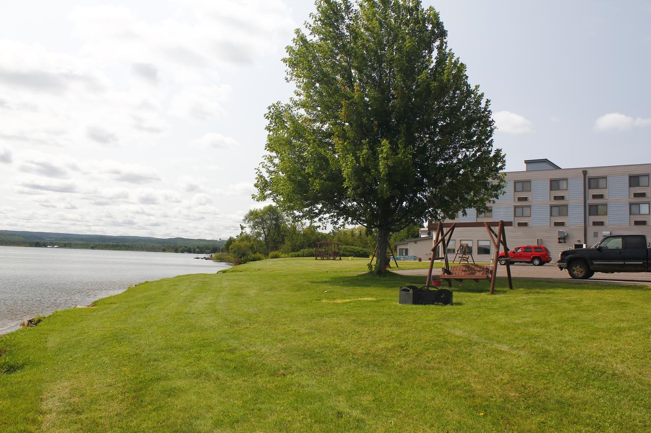 Baraga Lakeside Inn Экстерьер фото